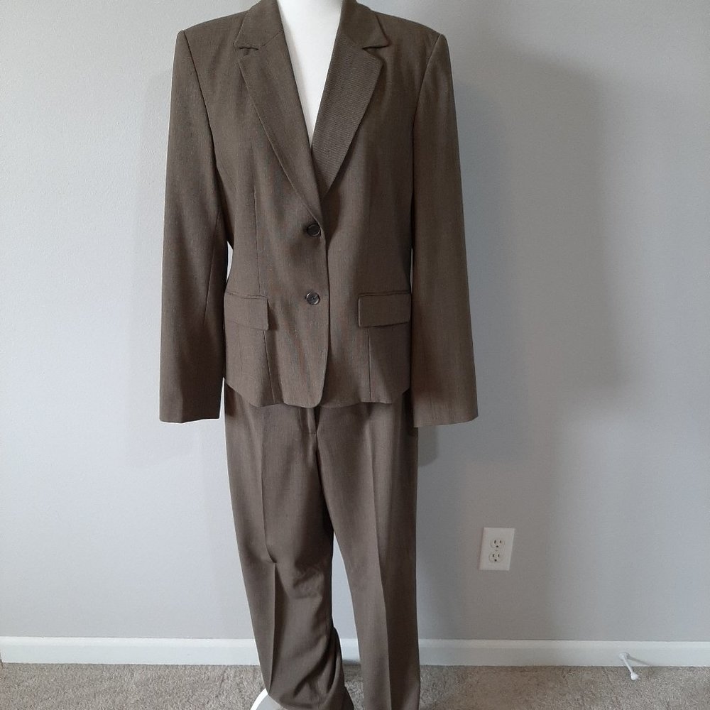 Womens pants suit